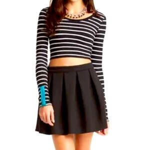 Aeropostale Y2K Black‎ & White Striped Crop Top